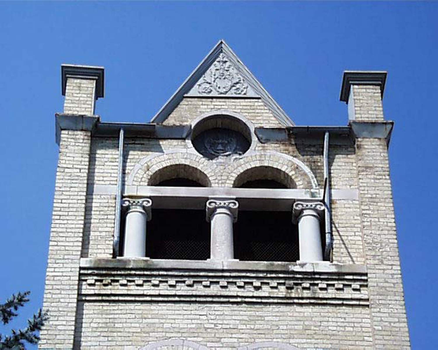 Holy Communion Church facade cleaning